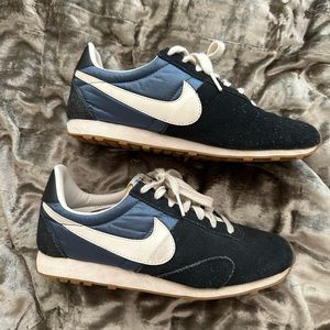 Navy Nike Daybreak Sneakers 6.5